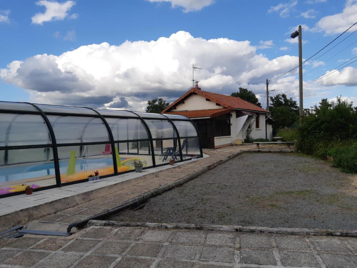Maison A La Campagne Avec Piscine Flayat Exterior foto